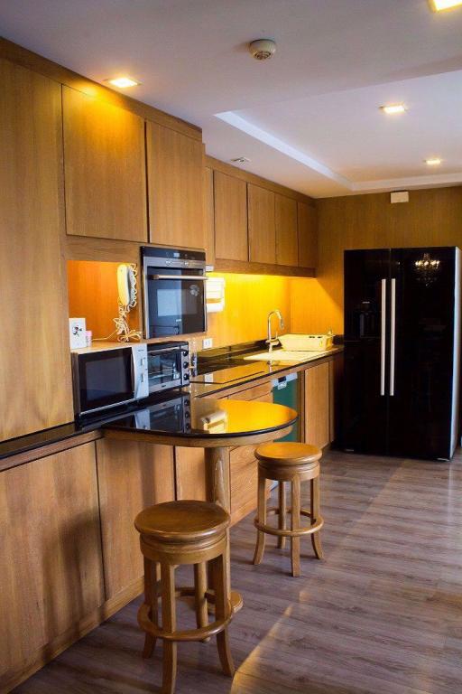 4 bed Condo in The Room Sukhumvit 40 Phra Khanong Sub District C05969