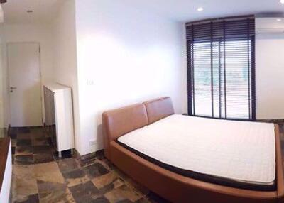 2 bed Condo in La Maison Ruamrudee Pathum Wan District C05936