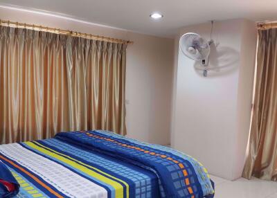 3 bed Condo in Country Complex Bang Na Sub District C05931