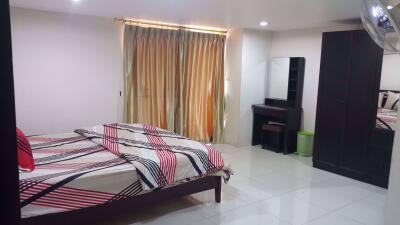 3 bed Condo in Country Complex Bang Na Sub District C05931