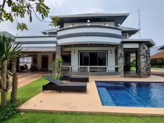 4Bedrooms House with Swimming Pool for Sale