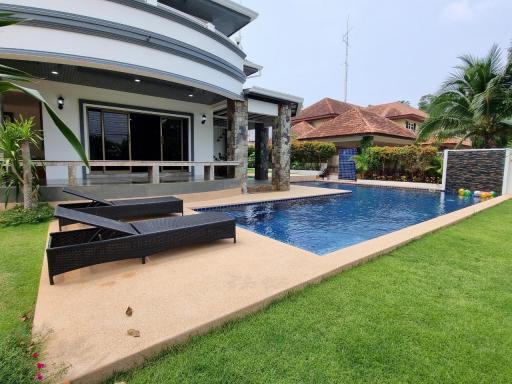 4Bedrooms House with Swimming Pool for Sale