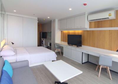 Studio bed Condo in Noble Revo Silom Bang Rak District C05697