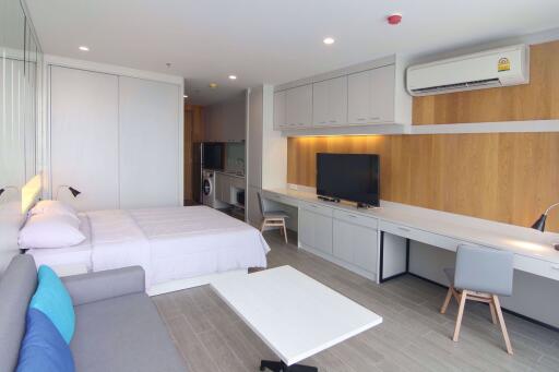 Studio bed Condo in Noble Revo Silom Bang Rak District C05697