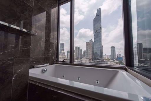 2 bed Condo in Ashton Silom Suriyawong Sub District C05662