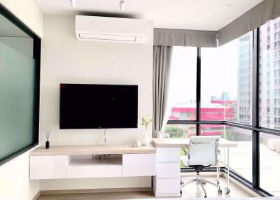 2 bed Condo in RHYTHM Ekkamai Khlong Tan Nuea Sub District C05638