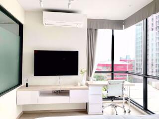 2 bed Condo in RHYTHM Ekkamai Khlong Tan Nuea Sub District C05638