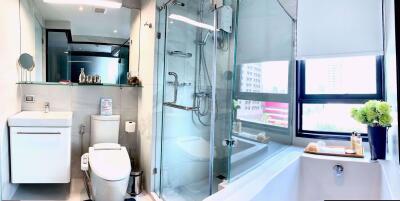 2 bed Condo in RHYTHM Ekkamai Khlong Tan Nuea Sub District C05638