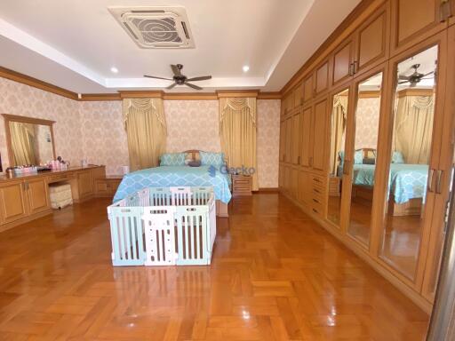 4 Bedrooms House in Grange Park East Pattaya H011051