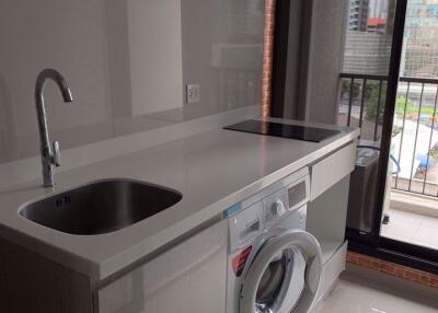 Studio bed Condo in Life Asoke Huai Khwang District C05621