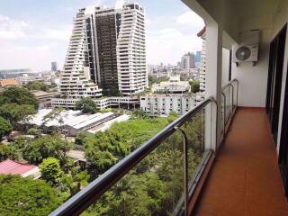 2 bed Condo in Baan Prompong Khlong Tan Nuea Sub District C05609