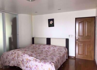 1 bed Condo in State Tower Bang Rak District C0005559