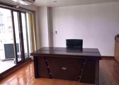 1 bed Condo in State Tower Bang Rak District C0005559