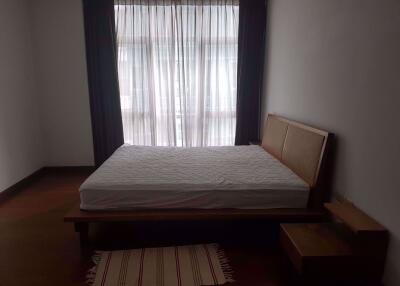 3 bed Condo in Grand Langsuan Lumphini Sub District C0005553