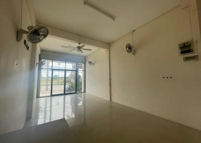 3 Storey Shop House For Sale in East Pattaya