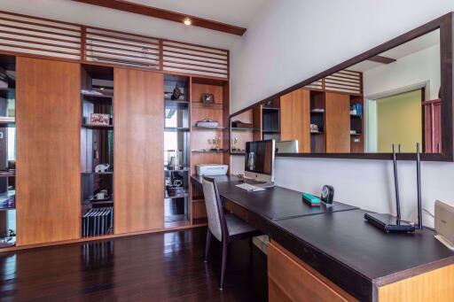 4 bed Condo in Watermark Chaophraya Khlong Ton Sai Sub District C005263