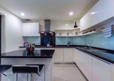 4 bed Condo in Watermark Chaophraya Khlong Ton Sai Sub District C005263