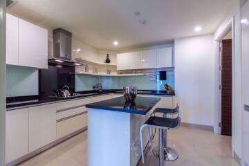 4 bed Condo in Watermark Chaophraya Khlong Ton Sai Sub District C005263