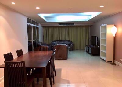 3 bed Condo in Empire House Khlong Tan Nuea Sub District C005122