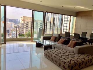 3 bed Condo in The Emporio Place Khlongtan Sub District C005127