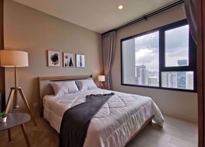 Studio bed Condo in Life Asoke Huai Khwang District C005090