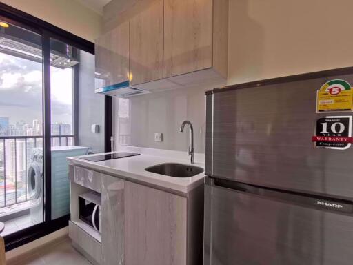 Studio bed Condo in Life Asoke Huai Khwang District C005090