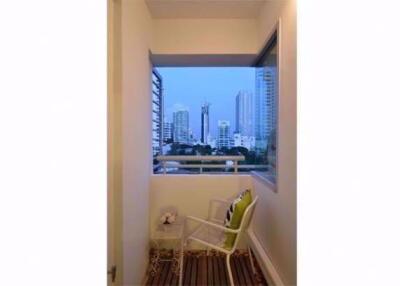 1 bed Condo in The 49 Plus 2 Khlong Tan Nuea Sub District C005085