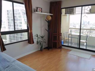 2 bed Condo in Lumpini Ville Phahol - Suthisarn Samsennai Sub District C004906