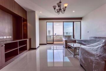 3 bed Condo in Charoenjai Place Khlong Tan Nuea Sub District C004159