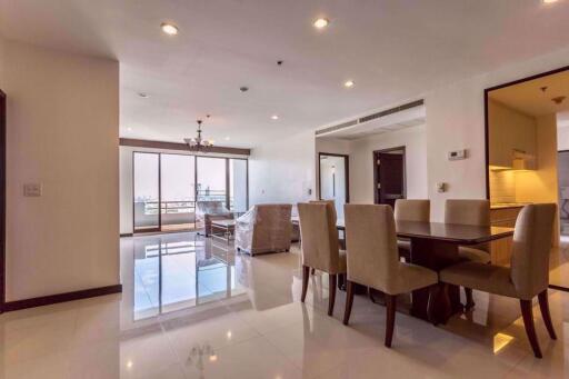 3 bed Condo in Charoenjai Place Khlong Tan Nuea Sub District C004159