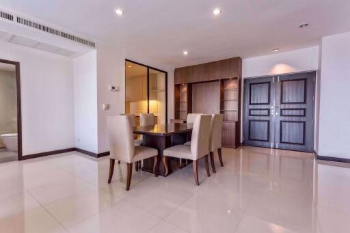 3 bed Condo in Charoenjai Place Khlong Tan Nuea Sub District C004159