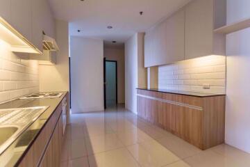 3 bed Condo in Charoenjai Place Khlong Tan Nuea Sub District C004159