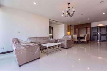 3 bed Condo in Charoenjai Place Khlong Tan Nuea Sub District C004159