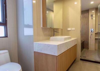 3 bed Duplex in Charoenjai Place Khlong Tan Nuea Sub District D004158