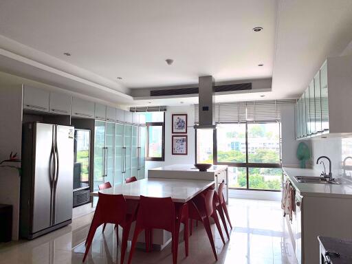 4 bed Condo in Baan Ananda Khlong Tan Nuea Sub District C004787