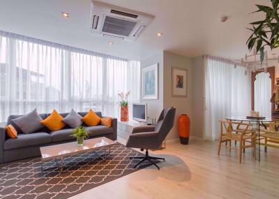 2 bed Condo in Urbana Langsuan Lumphini Sub District C003478