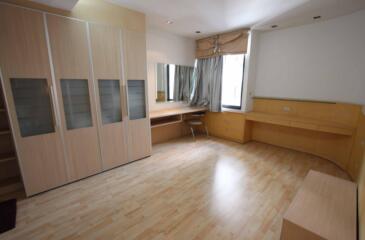 2 bed Condo in Las Colinas Khlong Toei Nuea Sub District P002891