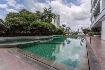 2 bed Condo in Charoenjai Place Khlong Tan Nuea Sub District P002874