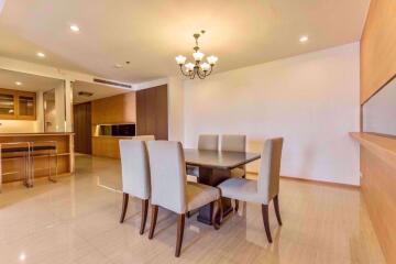 2 bed Condo in Charoenjai Place Khlong Tan Nuea Sub District P002874