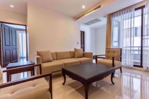 2 bed Condo in Charoenjai Place Khlong Tan Nuea Sub District P002873