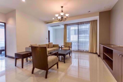 2 bed Condo in Charoenjai Place Khlong Tan Nuea Sub District P002873