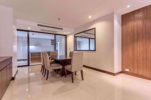 2 bed Condo in Charoenjai Place Khlong Tan Nuea Sub District P002873