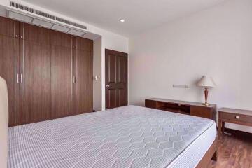 2 bed Condo in Charoenjai Place Khlong Tan Nuea Sub District P002873