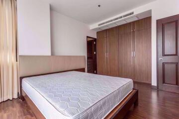 2 bed Condo in Charoenjai Place Khlong Tan Nuea Sub District P002873