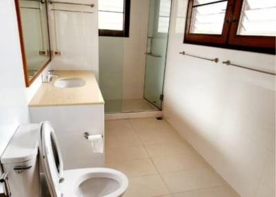 3 Bedrooms 3 Bathrooms Size 320sqm. Sukhumvit 26 for Rent 150,000 THB
