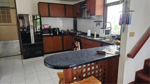 HOUSE  3 Bedrooms 3 Bathrooms Size 385sqm. BTS Phra Khanong for Rent 100,000 THB