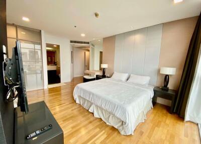 2 bed Condo in Urbana Sathorn Thungmahamek Sub District C020363