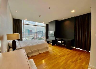 2 bed Condo in Urbana Sathorn Thungmahamek Sub District C020363