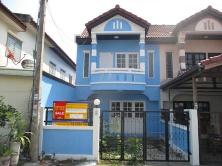 2-story townhouse, corner plot, Soi 8, Sangtawan Village.