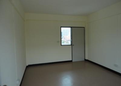 3-story apartment, Khlong Song, Soi Rangsit-Nakhon Nayok 39.